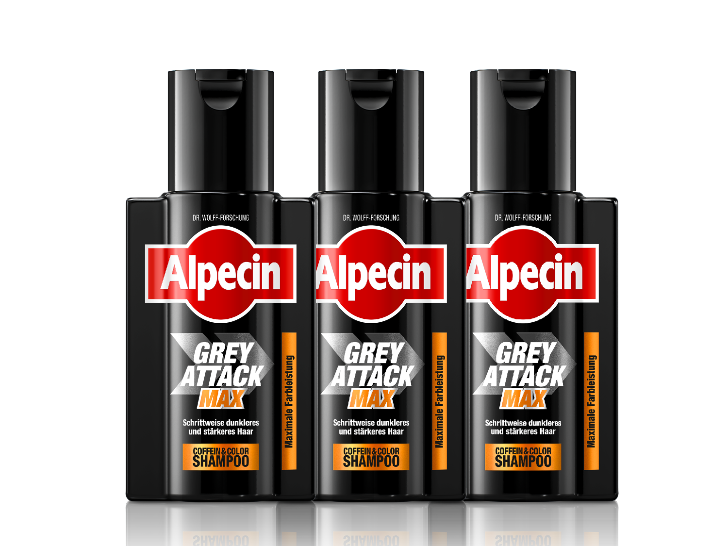Drei Flaschen Alpecin Grey Attack MAX Shampoo nebeneinander auf weißem Hintergrund. Die schwarzen Flaschen tragen das Alpecin-Logo und die Aufschrift ‚Grey Attack MAX – Schrittweise dunkleres und stärkeres Haar – Coffein & Color Shampoo‘. An der Seite befindet sich der orangefarbene Hinweis ‚Maximale Farbleistung‘.