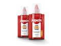 Vorderseite der Alpecin Coffein DMG Serum Behälter mit transparenter Kappe. Dunkelrotes Design mit weißem Alpecin-Logo, darunter ‚Coffein DMG SERUM‘. Produktvorteile ‚Steigert die Mikro-Durchblutung‘ und ‚Reduziert Haarausfall‘. Orangefarbenes Schild ‚Leave-in‘.