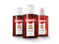 Drei Produkte der Alpecin Coffein DMG Serie nebeneinander. Zwei Flaschen Coffein DMG Shampoo mit weißem Klappverschluss, transparentes Rot mit ‚Alpecin Coffein DMG Shampoo‘. Rechts Coffein DMG Serum mit transparenter Kappe, ‚Steigert die Mikro-Durchblutung, Reduziert Haarausfall*‘. Gelber Sticker ‚Leave-In‘.